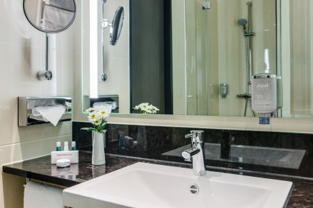 Intercity Hotel Dammtor-Messe Bathroom Intercity Hotel Bathroom